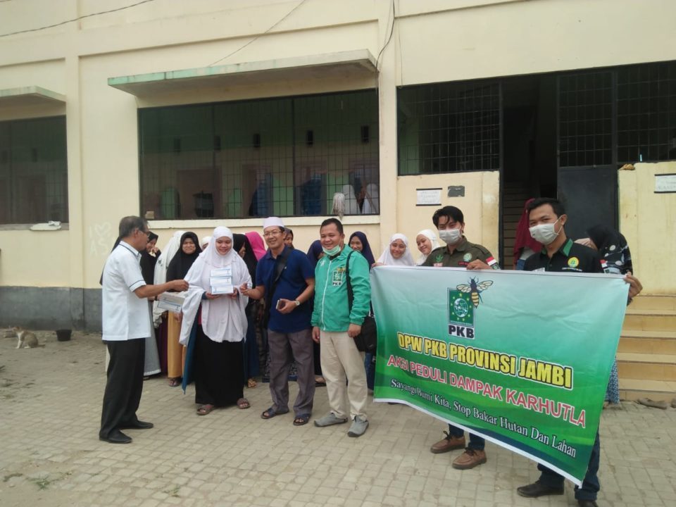 Diberi Ribuan Masker, Pesantren di Kota Jambi dan Muarojambi Ucapkan Terima Kasih ke PKB