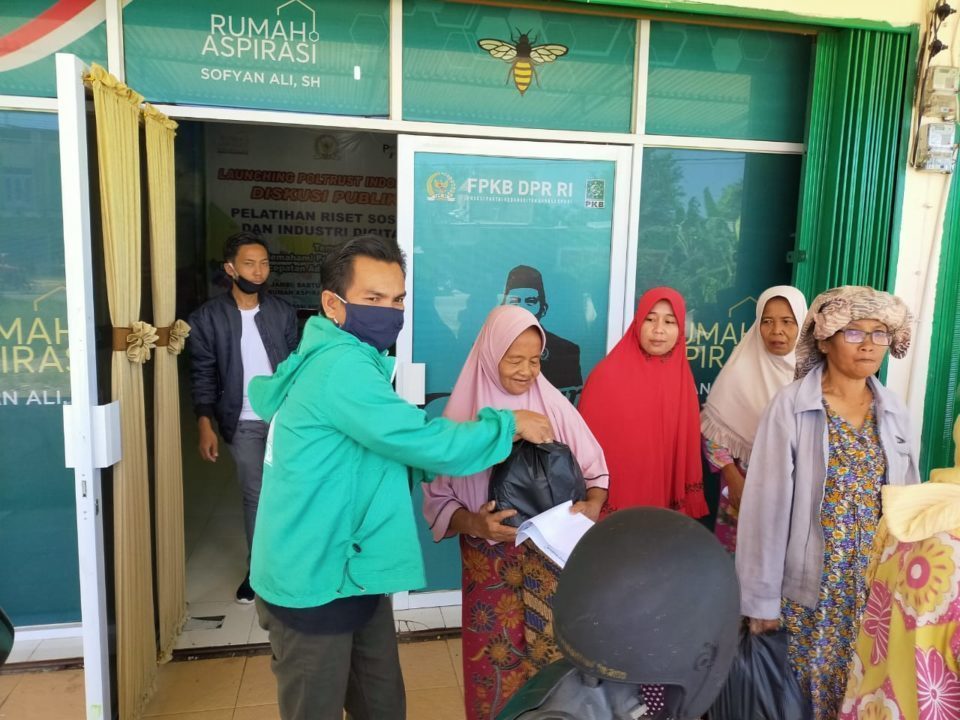 Bantu Warga Sambut Ramadan, Sofyan Ali Salurkan Sembako