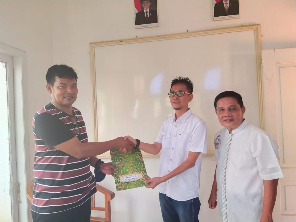Serahkan SK 6 SMSI Kabupaten/Kota, Muhtadi: SMSI Sudah Resmi jadi Konstituen Dewan Pers