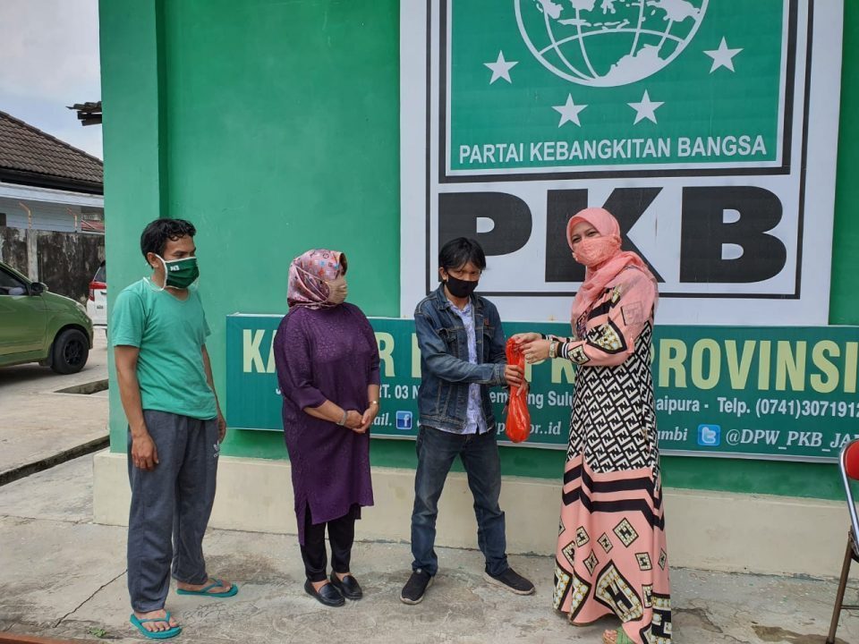 Bantu Masyarakat, DPW PKB Jambi Kurban Dua Sapi