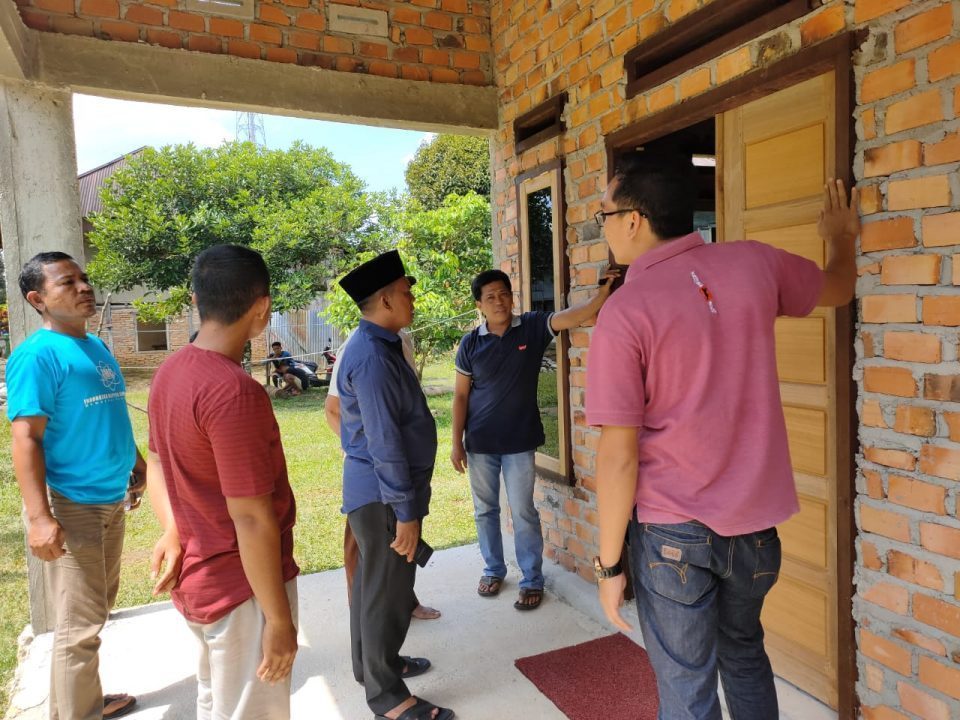 Sofyan Ali Tinjau Penerima Manfaat Bedah Rumah di Merangin