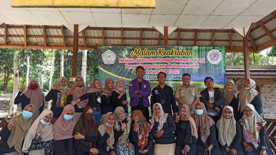 Pererat Tali Silaturrahmi, HMP PGMI Gelar Makrab