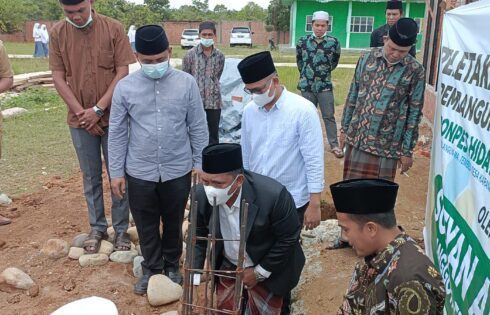 Memotivasi Santri, Sofyan Ali Letakkan Batu Pertama Pembangunan BLK Ponpes