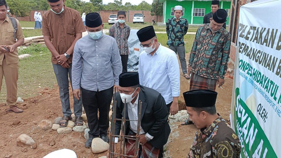 Memotivasi Santri, Sofyan Ali Letakkan Batu Pertama Pembangunan BLK Ponpes