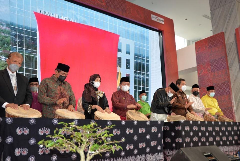 AL HARIS: BANK JAMBI HARUS TINGKATKAN PELAYANAN BAGI MASYARAKAT
