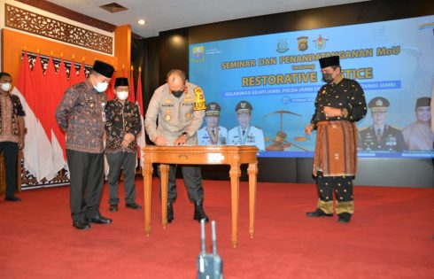 AL HARIS APRESIASI LAM SELESAIKAN MASALAH MELALUI HUKUM ADAT