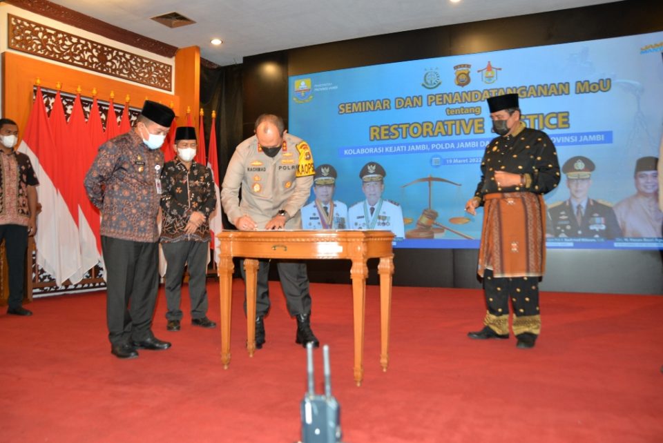 AL HARIS APRESIASI LAM SELESAIKAN MASALAH MELALUI HUKUM ADAT