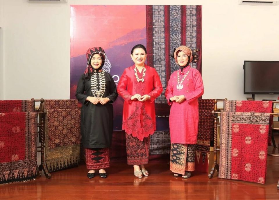 HESTI: TEKULUK IDENTITAS KHAS WANITA JAMBI