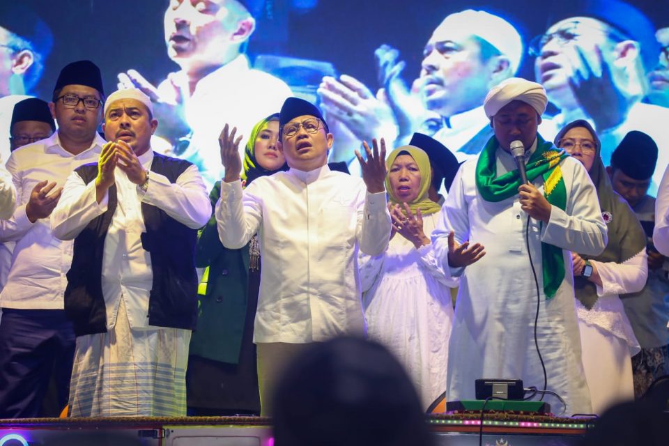 Puluhan Ribu Warga Banyuwangi Bersholawat Bareng Gus Muhaimin untuk Keselamatan Bangsa