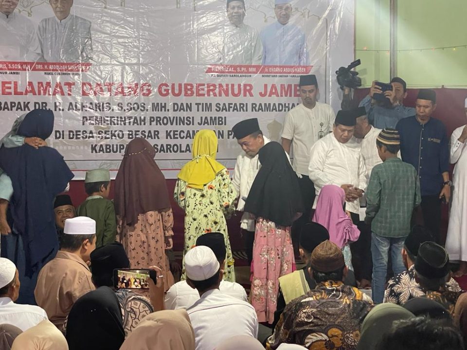 GUBERNUR JAMBI SAFARI RAMADHAN DI DESA TERPENCIL SEKO BESAR SAROLANGUN