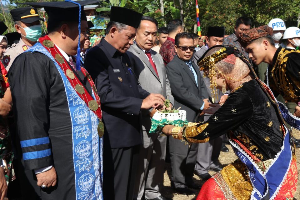 Mahasiswa STIA Kerinci Diwisuda, KH Abdullah Sani Sebut Kualitas SDM Jambi Melejit