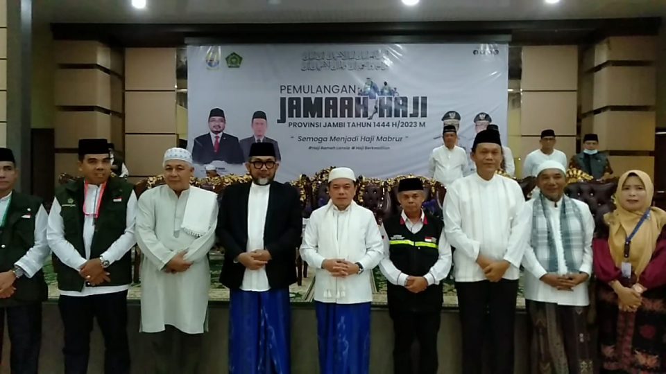 Berpeci Putih, Al Haris Jemput Jamaah Haji Jambi