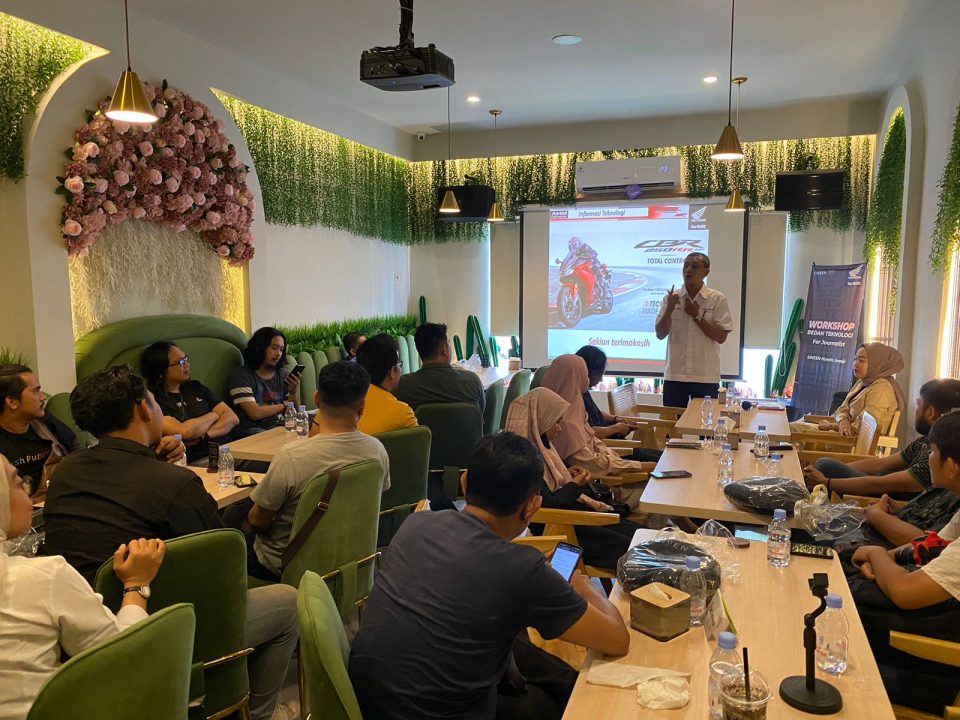 Gandeng Jurnalis Media, Sinsen Gelar Workshop Bedah Teknologi Honda