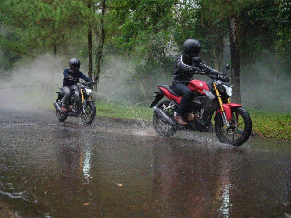 Sinsen Berbagi Tips Merawat Motor Saat Musim Hujan