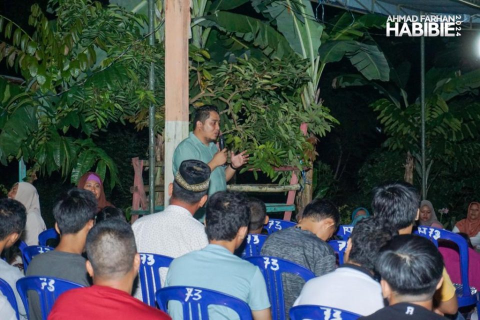 Caleg PKB Dapil Alam Barajo Ahmad Farhan Habibi Sumbang Lampu Penerangan Jalan, Bukti Nyata Realisasikan Aspirasi Warga