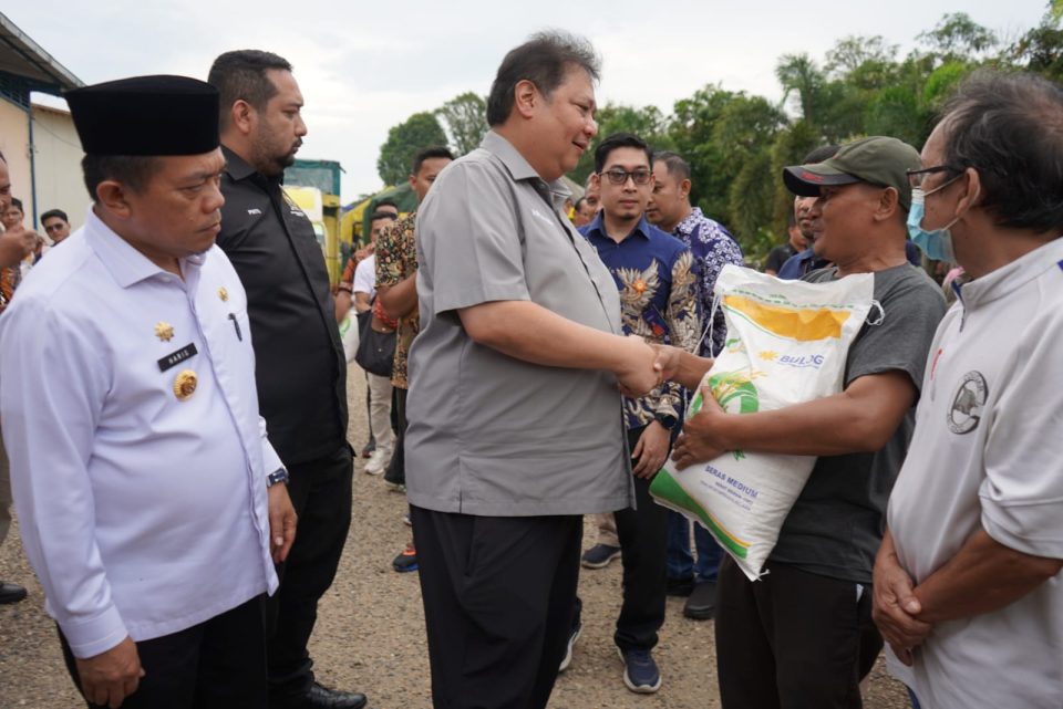 Pemerintah Pusat Gelontorkan 2600 Ton Beras Bantu Warga Terdampak Banjir
