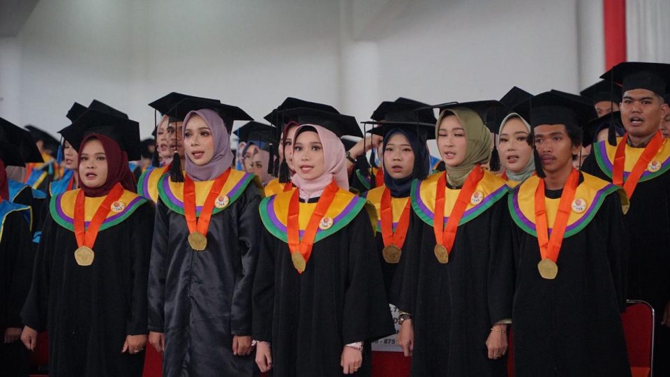 Wisudawan Unja Ditantang Gubernur Buka Peluang Kerja
