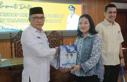 Pj. Sekretaris Daerah Tanjab Barat Lakukan Workshop Kerjasama Dengan Pihak Luar Negeri