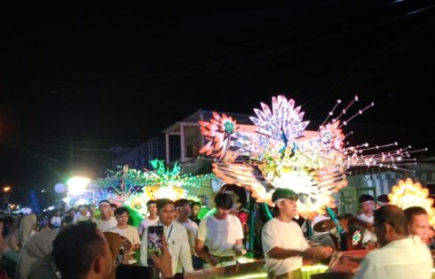 Antusias Masyarakat Kuala Tungkal Yang Ikut Menonton Festival Arakan Sahur