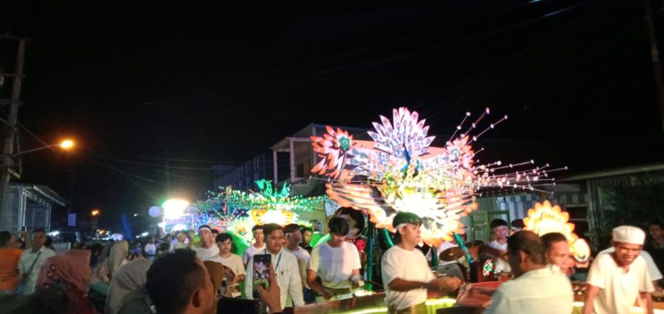 Antusias Masyarakat Kuala Tungkal Yang Ikut Menonton Festival Arakan Sahur