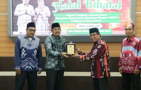 Bupati Tanjab Barat Melaksanakan Halal Bihalal Bersama Kerukunan Bubuhan Banjar