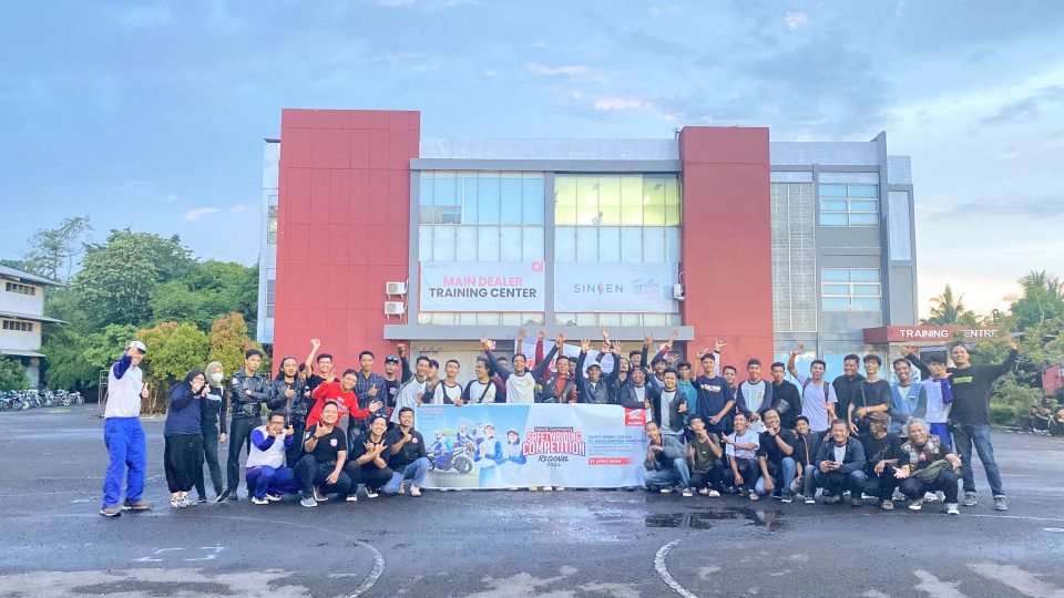 Puluhan Bikers Antusias Ikuti Honda Community Safety Riding Competition   Jambi