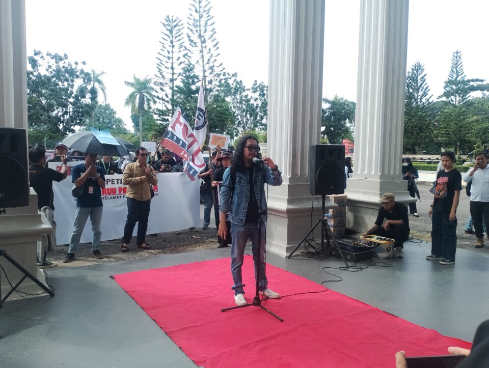 Tolak RUU Penyiaran, Jurnalis Jambi Gelar Aksi Demonstrasi Di DPRD