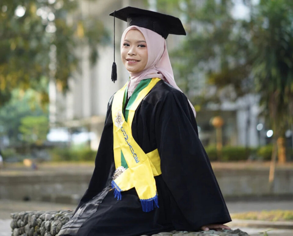 Kisah Areta, Usia 20 Tahun Lulus Sarjana Kedokteran UGM