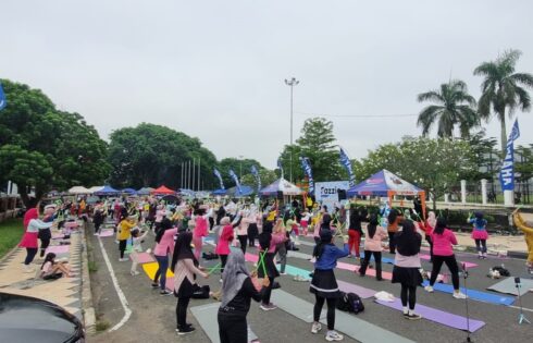 PULUHAN PESERTA ANTUSIAS MENGIKUTI POUNDFIT BERSAMA YAMAHA FAZZIO HYBRID