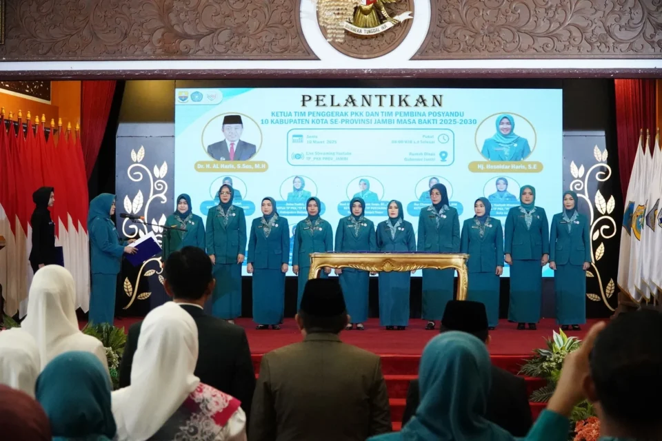 Hj. Fadhilah Sadat Dilantik sebagai Ketua Tim Penggerak PKK Tanjab Barat Masa Bhakti 2025-2030