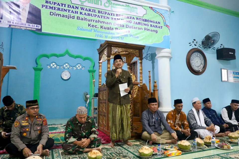 Safari Ramadan di Kuala Betara: Komitmen Bupati Tanjab Barat untuk Pembangunan Merata dan Penanganan Stunting