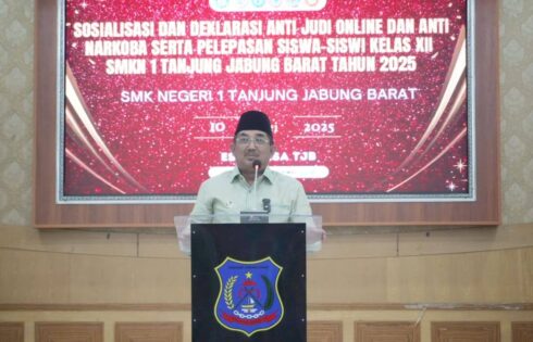 Bupati ANwar Sadat saat memimpin deklarasi anti judi online dan anti narkoba