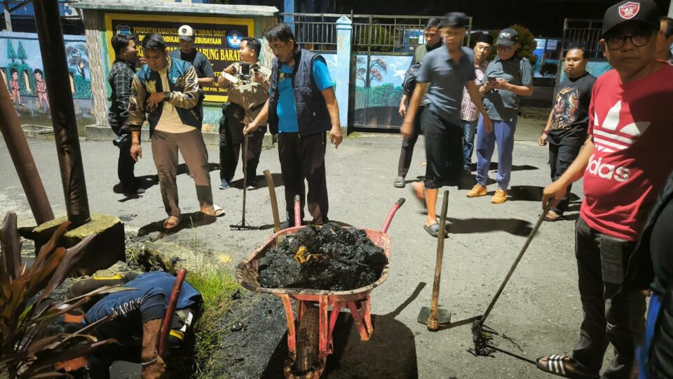 Aksi Bersih-Bersih Malam Hari, Bupati Anwar Sadat: Demi Kota yang Sehat dan Bebas Banjir