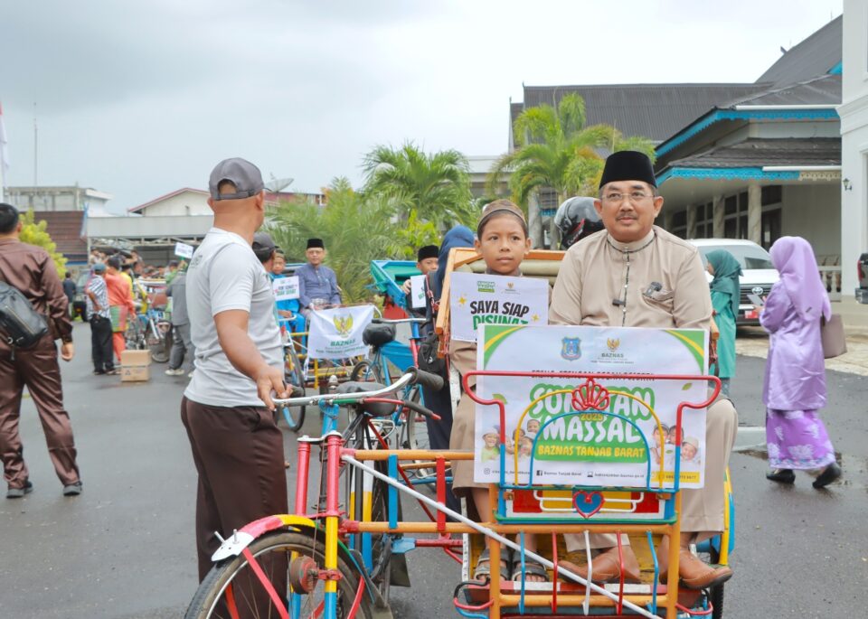 Ratusan Anak Naik Becak Menuju Lokasi Sunatan Massal, Simbol Kepedulian dan Kebersamaan Pemimpin Daerah