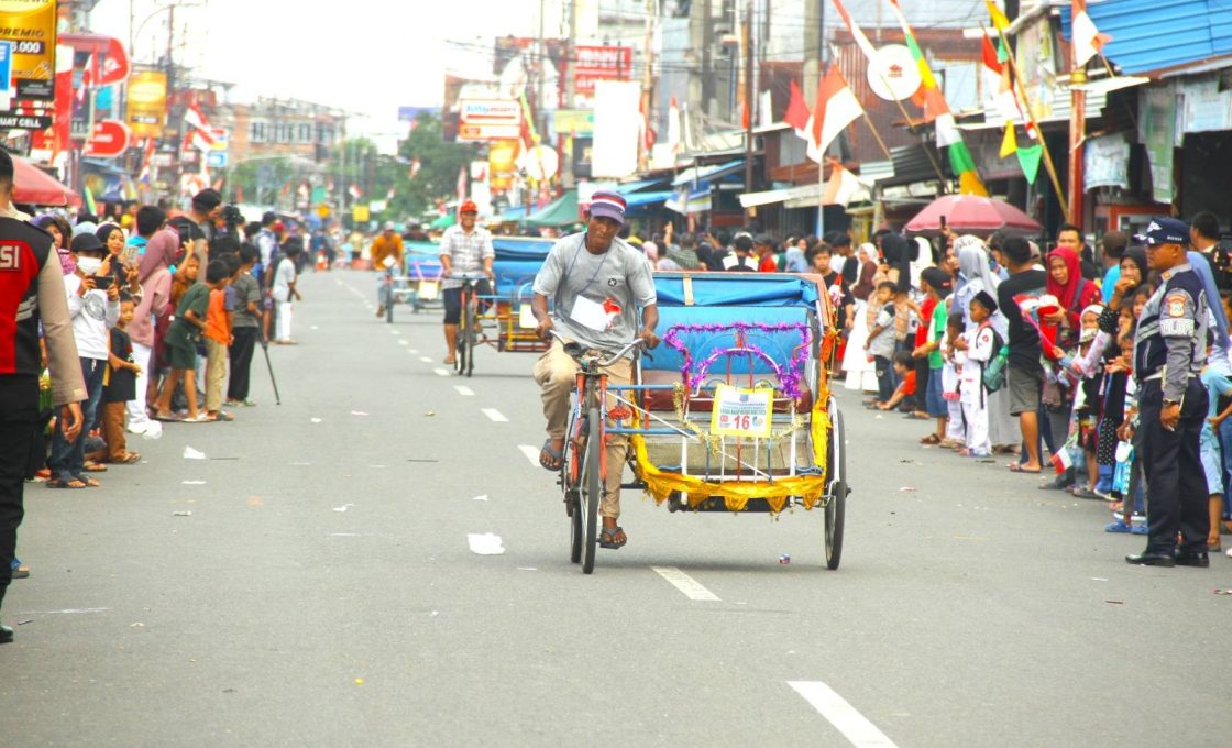 Gebyar Balap Becak Hias Tanjab Barat: Warisan Tradisi dan Semangat Kebersamaan di Usia 60 Tahun