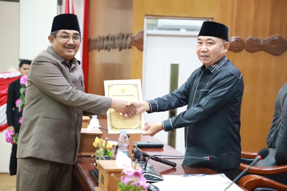 Kolaborasi Strategis Pemkab-DPRD Tanjab Barat: Lima Ranperda Kunci Disetujui untuk Pembahasan Pansus