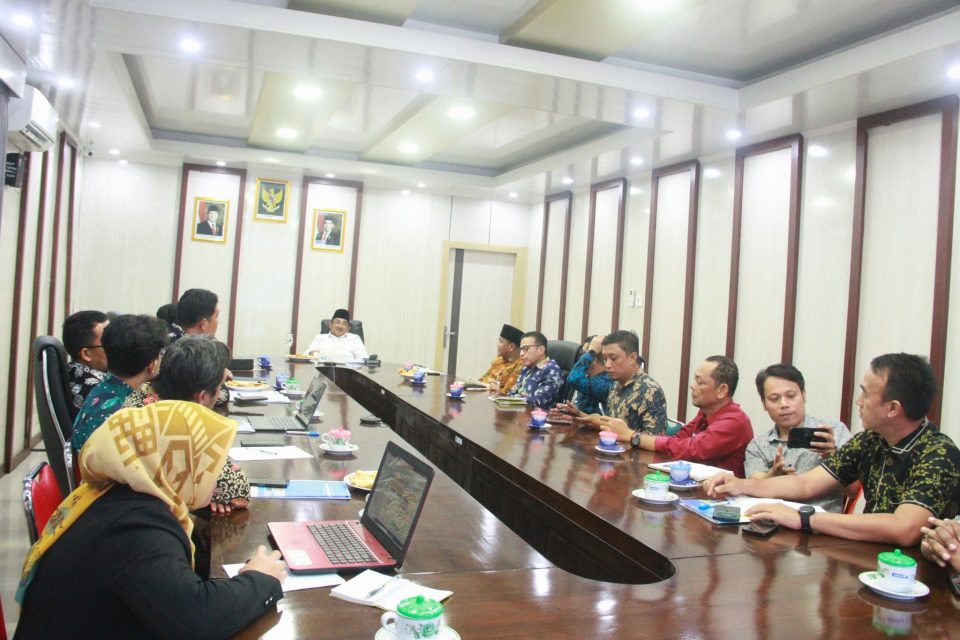 Satu Data untuk Satu Kebijakan: Sinergi Bupati Anwar Sadat dan BPS Tanjab Barat Perkuat Fondasi Pembangunan Berbasis Data