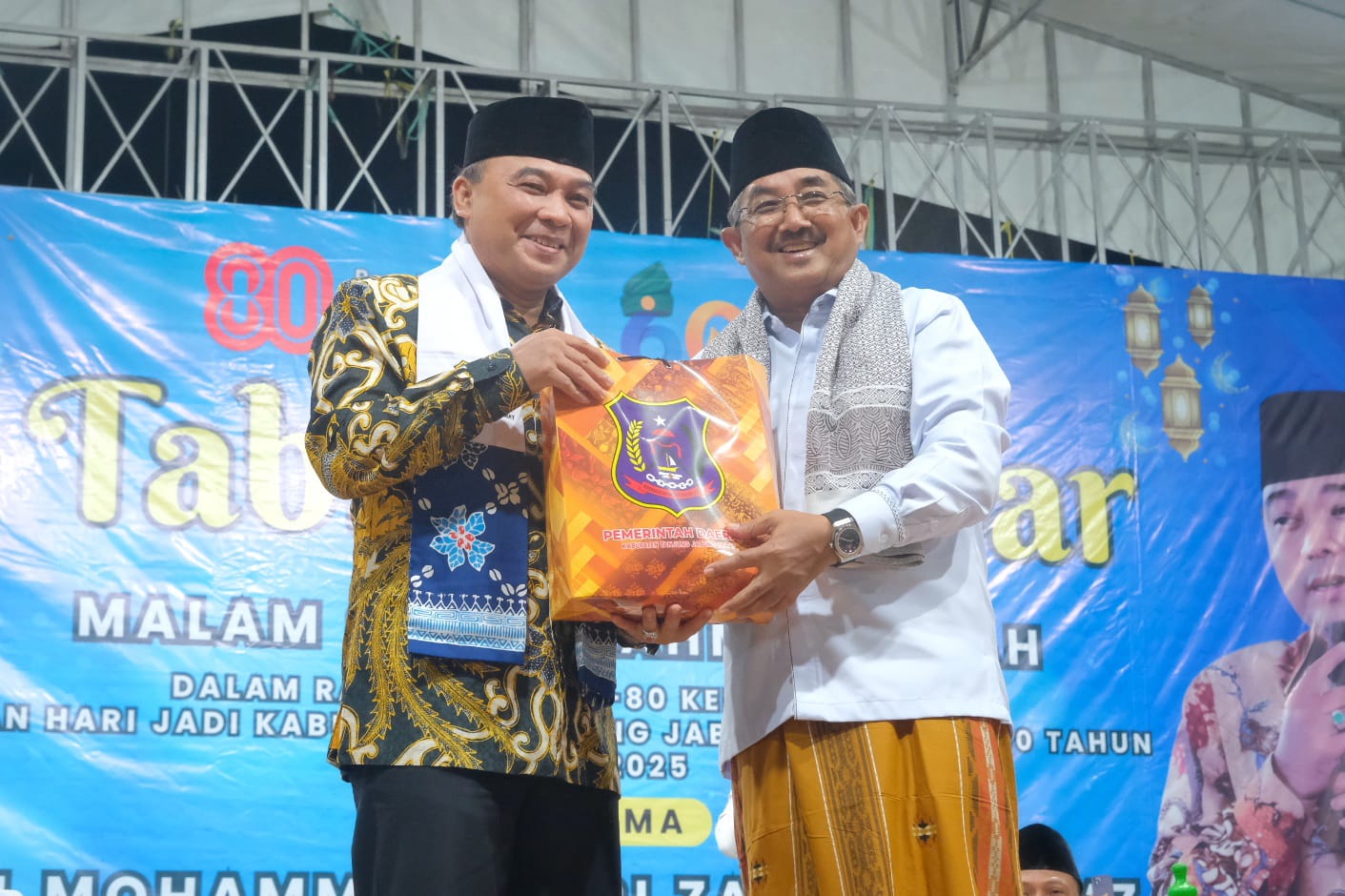 Meriahkan HUT RI ke-80 & HUT Tanjab Barat ke-60, Tabligh Akbar & Malam Silaturahmi Persatukan Rakyat di Alun-Alun Kuala Tungkal