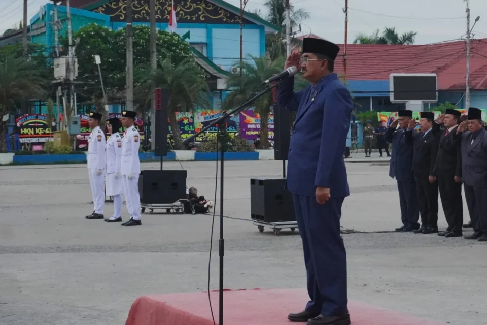Hari Pahlawan 2025: Bupati Pimpin Upacara Khidmat & Hormati Veteran