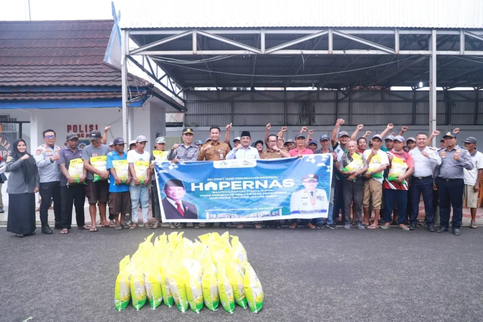 Peringati Hari Perumahan Nasional, Bupati Tanjung Jabung Barat Genjot Penyaluran Bansos untuk Dongkrak Stabilitas Sosial