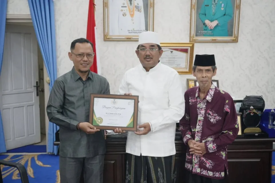 Bupati Anwar Sadat Terima Baznas Awards 2025: Dorong Percepatan Zakat untuk Tanjab Barat Lebih Sejahtera