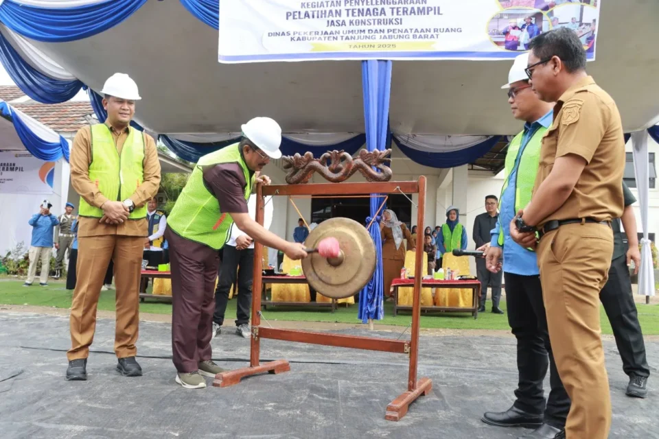 Bupati Anwar Sadat Buka Pelatihan Konstruksi 2025: Tingkatkan Kompetensi Tenaga Kerja di Tanjung Jabung Barat