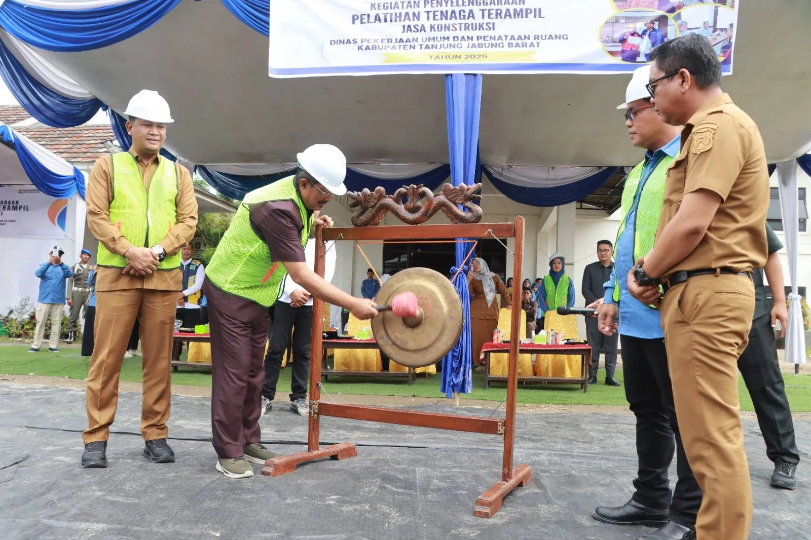 Bupati Anwar Sadat Buka Pelatihan Konstruksi 2025: Tingkatkan Kompetensi Tenaga Kerja di Tanjung Jabung Barat