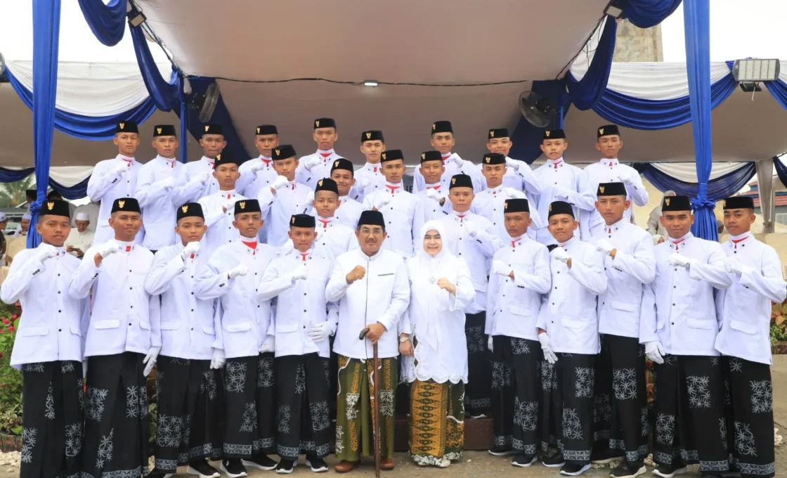 Bupati Anwar Sadat Pimpin Upacara Hari Santri Nasional 2025: Duka Cita atas Tragedi Sidoarjo dan Panggilan Inovasi Santri