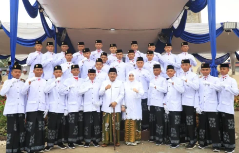 Bupati Anwar Sadat Pimpin Upacara Hari Santri Nasional 2025: Duka Cita atas Tragedi Sidoarjo dan Panggilan Inovasi Santri