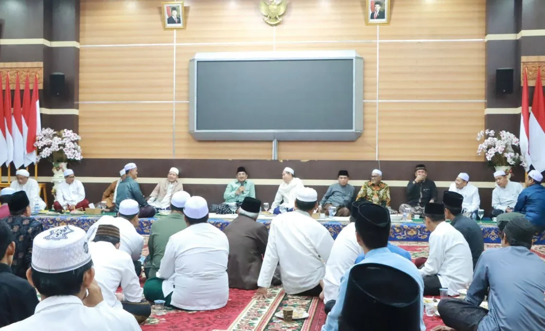 Bupati Anwar Sadat Pimpin Yasinan Doa Bersama Hari Santri 2025: Doa untuk Korban Sidoarjo dan Komitmen Bantuan Pesantren