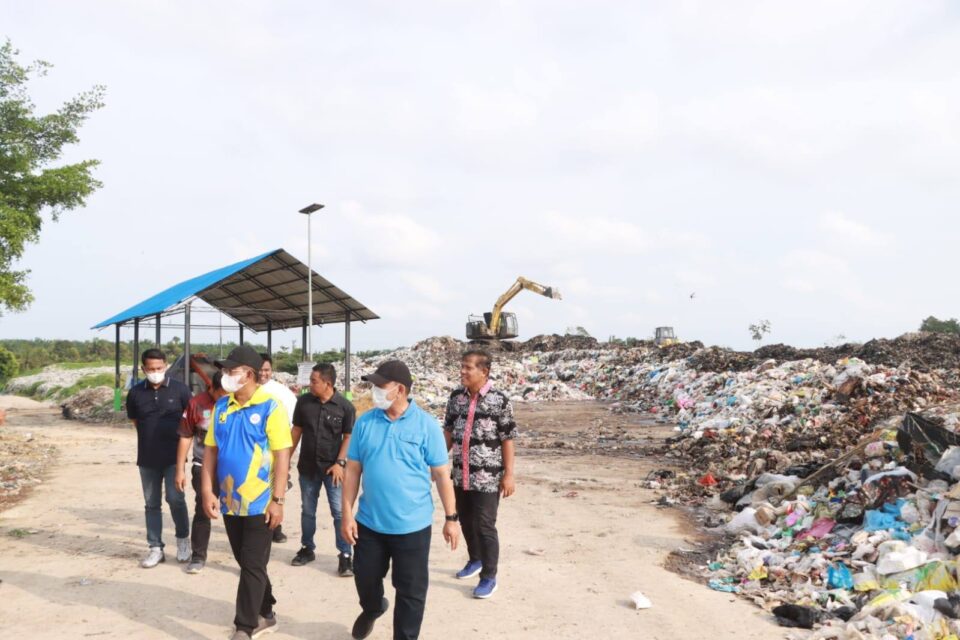 Respons Arahan Presiden, Bupati Tanjab Barat Tinjau Langsung TPA Lubuk Terentang