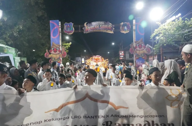 Ribuan Warga Padati Malam Puncak Festival Arakan Sahur 2026 di Tanjab Barat