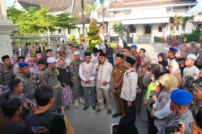Bupati Lepas 105 Jemaah Haji Kloter 24 Tanjab Barat