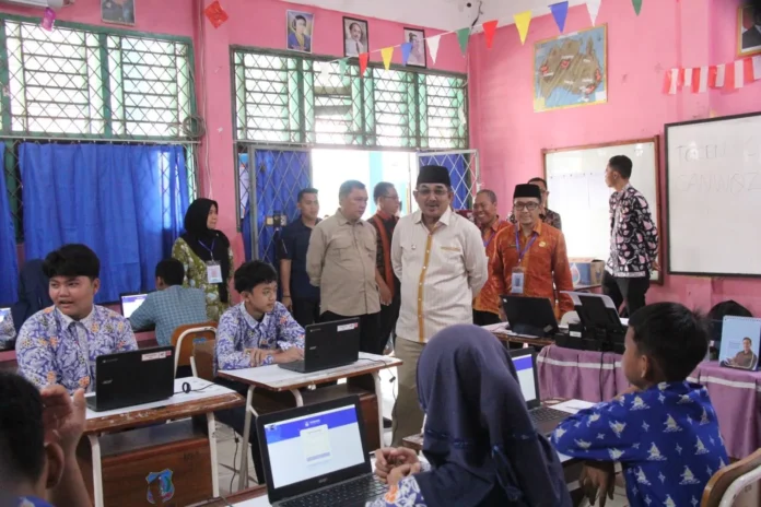 Pantau TKA 2026, Bupati Anwar Sadat: Tingkatkan Mutu Pendidikan Tanjab Barat